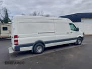 ✅ 2014 Mercedes-Benz Sprinter • VIN: WD3PE8DE4E5899714 • Lot: 94769545. Wystawiony na Copart z przebiegiem 210 088 mil. Bezpłatny archiwum sprzedaży aukcyjnych z USA i szczegółowy raport historii pojazdu na DreamBid. Zdjęcie 4.
