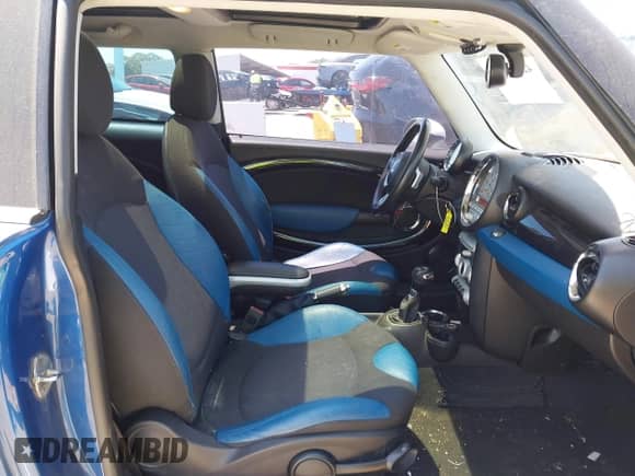 2009 MINI Hardtop S with VIN WMWMF73539TW83496, listed as a IAAI auction lot 42479363 with 148,079 mi miles and . Bid and sale history available at DreamBid. Image 5.