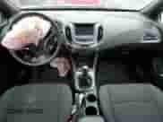 2017 Chevrolet Cruze LT z VIN 1G1BD5SMXH7143253, wystawiony jako Copart lot #71496342 z przebiegiem 85 287 mil mil oraz . Historia ofert i sprzedaży dostępna na DreamBid. Obrazek 8.