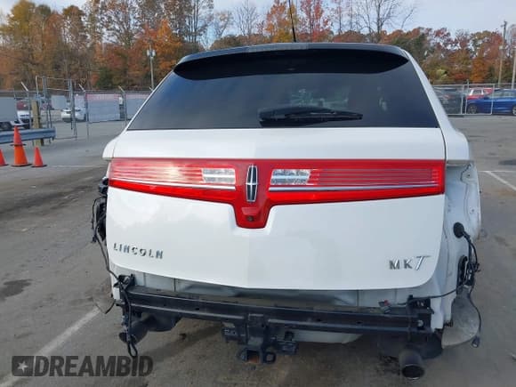 ✅ 2019 Lincoln MKT Reserve • VIN: 2LMHJ5AT2KBL00694 • Лот: 43639684. Опубликован ранее на IAAI с пробегом 121 171 миль. Бесплатный доступ к архиву аукционных продаж из США и подробный отчёт об истории автомобиля на DreamBid. Изображение 17.