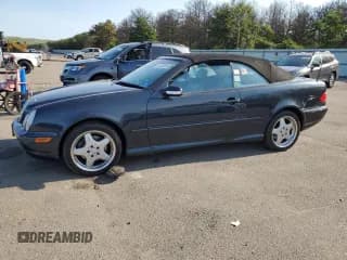 ✅ 2001 Mercedes-Benz CLK 320/430 • VIN: WDBLK70G91T081852 • Lot: 63235504. Wystawiony na Copart z przebiegiem 42 766 mil. Bezpłatny archiwum sprzedaży aukcyjnych z USA i szczegółowy raport historii pojazdu na DreamBid. Zdjęcie 1.