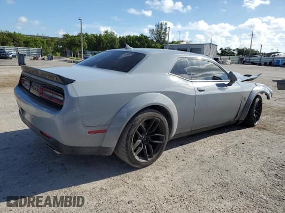 ✅ 2022 Dodge Challenger R/T Scat Pack Widebody • VIN: 2C3CDZFJ6NH100357 • Lot: 70644824. Wystawiony na Copart z przebiegiem 30 672 mil. Bezpłatny archiwum sprzedaży aukcyjnych z USA i szczegółowy raport historii pojazdu na DreamBid. Zdjęcie 3.
