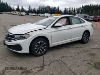 ✅ 2023 Volkswagen Jetta S • VIN: 3VW4M7BUXPM058507 • Lot: 46346945. Wystawiony na Copart z przebiegiem Nie podano. Bezpłatny archiwum sprzedaży aukcyjnych z USA i szczegółowy raport historii pojazdu na DreamBid. Zdjęcie 1.