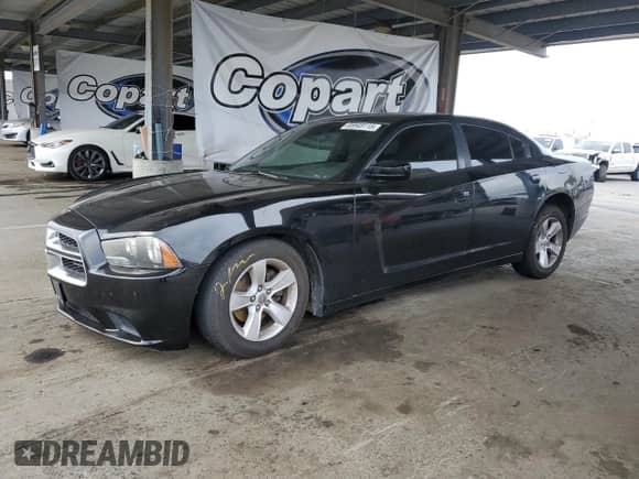 2014 Dodge Charger SE z VIN 2C3CDXBG4EH272014, wystawiony jako Copart lot #85945115 z przebiegiem 130 951 mil mil oraz Szkoda całkowita • Salvage title. Historia ofert i sprzedaży dostępna na DreamBid. Obrazek 1.