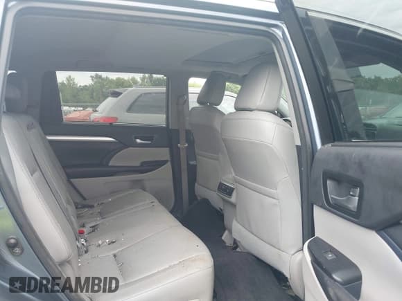 ✅ 2016 Toyota Highlander XLE • VIN: 5TDJKRFH2GS342007 • Лот: 42992649. Опубликован ранее на IAAI с пробегом 131 771 миль. Бесплатный доступ к архиву аукционных продаж из США и подробный отчёт об истории автомобиля на DreamBid. Изображение 8.