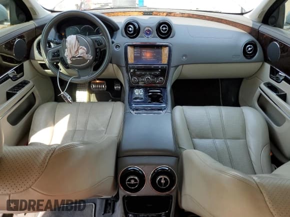 ✅ 2011 Jaguar XJ • VIN: SAJXA1CB8BLV02787 • Лот: 63916515. Опубликован ранее на Copart с пробегом 95 083 миль. Бесплатный доступ к архиву аукционных продаж из США и подробный отчёт об истории автомобиля на DreamBid. Изображение 8.