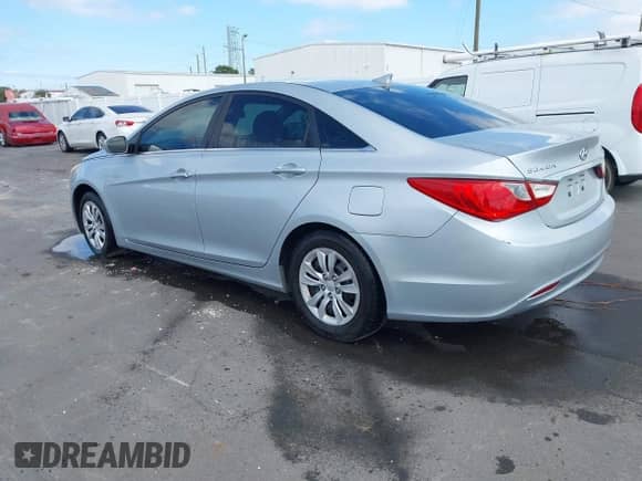 2012 Hyundai Sonata GLS with VIN 5NPEB4AC9CH389874, listed as a IAAI auction lot 43211564 with 151,786 mi miles and . Bid and sale history available at DreamBid. Image 3.