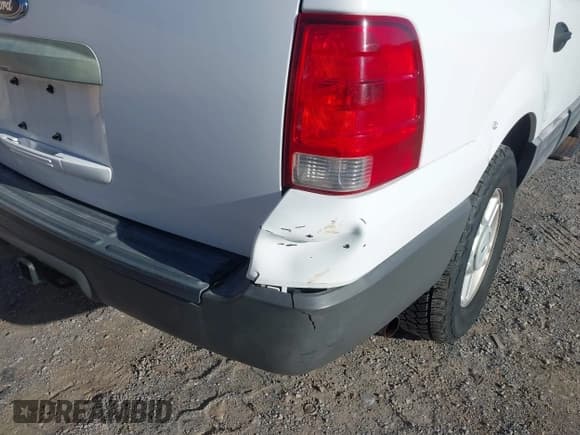 ✅ 2006 Ford Expedition Special Service • VIN: 1FMPU16546LA82927 • Lot: 43483742. Wystawiony na IAAI z przebiegiem 264 765 mil. Bezpłatny archiwum sprzedaży aukcyjnych z USA i szczegółowy raport historii pojazdu na DreamBid. Zdjęcie 6.