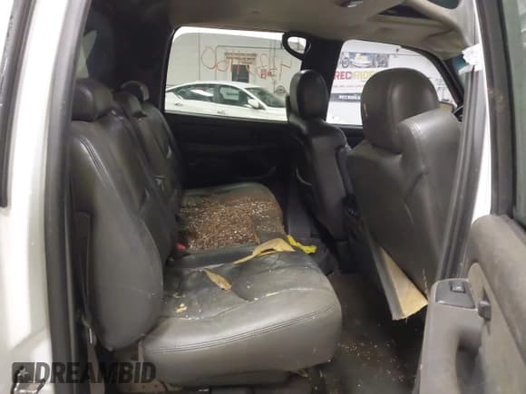 ✅ 2004 Chevrolet Avalanche Z71 • VIN: 3GNEK12T64G266712 • Lot: 43834160. Listed on IAAI with 392,391 mi. Free auction sales archive from the USA and detailed vehicle history report at DreamBid. Image 8.