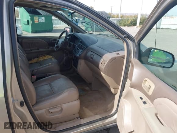 ✅ 2000 Toyota Sienna LE • VIN: 4T3ZF13C2YU206090 • Lot: 43654135. Listed on IAAI with 262,195 mi. Free auction sales archive from the USA and detailed vehicle history report at DreamBid. Image 5.
