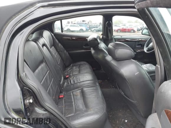 ✅ 2000 Lincoln Town Car Signature • VIN: 1LNHM82W1YY936080 • Lot: 43287202. Wystawiony na IAAI z przebiegiem 162 731 mil. Bezpłatny archiwum sprzedaży aukcyjnych z USA i szczegółowy raport historii pojazdu na DreamBid. Zdjęcie 8.