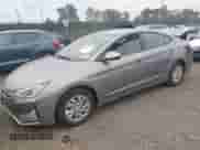 2020 Hyundai Elantra SE z VIN KMHD74LF9LU951536, wystawiony jako IAAI lot #43488707 z przebiegiem 69 447 mil mil oraz . Historia ofert i sprzedaży dostępna na DreamBid. Obrazek 2.