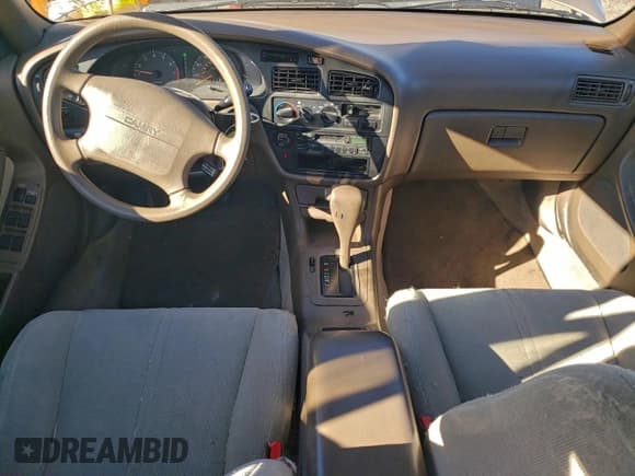 ✅ 1993 Toyota Camry • VIN: 4T1VK12E6PU092762 • Lot: 97033375. Wystawiony na Copart z przebiegiem 100 708 mil. Bezpłatny archiwum sprzedaży aukcyjnych z USA i szczegółowy raport historii pojazdu na DreamBid. Zdjęcie 8.