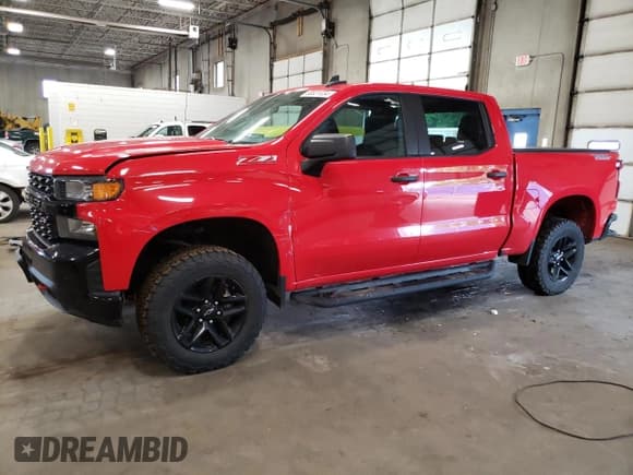 ✅ 2020 Chevrolet Silverado 1500 Custom Trail Boss • VIN: 3GCPYCEF2LG130335 • Lot: 68831034. Wystawiony na Copart z przebiegiem 113 749 mil. Bezpłatny archiwum sprzedaży aukcyjnych z USA i szczegółowy raport historii pojazdu na DreamBid. Zdjęcie 1.