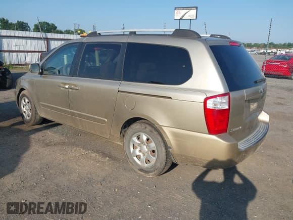 ✅ 2008 Kia Sedona EX • VIN: KNDMB233286217703 • Lot: 42440864. Listed on IAAI with 249,949 mi. Free auction sales archive from the USA and detailed vehicle history report at DreamBid. Image 3.