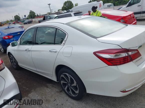 ✅ 2017 Honda Accord EX-L • VIN: 1HGCR2F88HA157648 • Lot: 43292040. Wystawiony na IAAI z przebiegiem 69 973 mil. Bezpłatny archiwum sprzedaży aukcyjnych z USA i szczegółowy raport historii pojazdu na DreamBid. Zdjęcie 14.