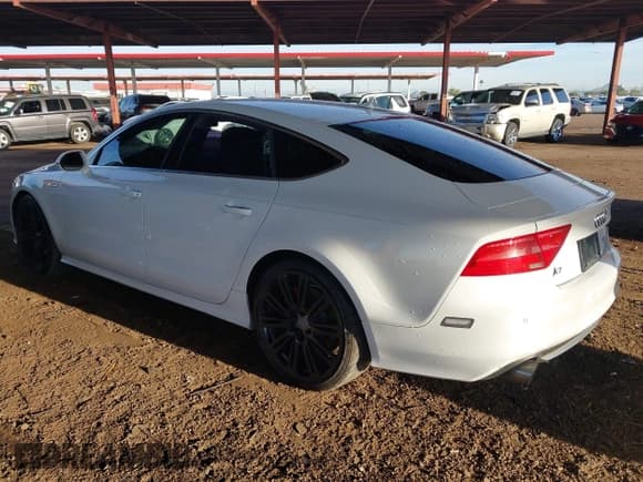 ✅ 2012 Audi A7 Prestige • VIN: WAUSGAFC1CN030964 • Lot: 43727615. Wystawiony na IAAI z przebiegiem 181 744 mil. Bezpłatny archiwum sprzedaży aukcyjnych z USA i szczegółowy raport historii pojazdu na DreamBid. Zdjęcie 3.