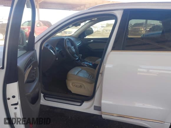 ✅ 2013 Audi Q5 Premium Plus • VIN: WA1LFAFPXDA012026 • Lot: 43389505. Listed on IAAI with 127,961 mi. Free auction sales archive from the USA and detailed vehicle history report at DreamBid. Image 12.