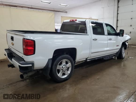 ✅ 2017 Chevrolet Silverado 2500HD LT • VIN: 1GC1KVEY5HF191496 • Lot: 67532715. Wystawiony na Copart z przebiegiem 181 972 mil. Bezpłatny archiwum sprzedaży aukcyjnych z USA i szczegółowy raport historii pojazdu na DreamBid. Zdjęcie 3.