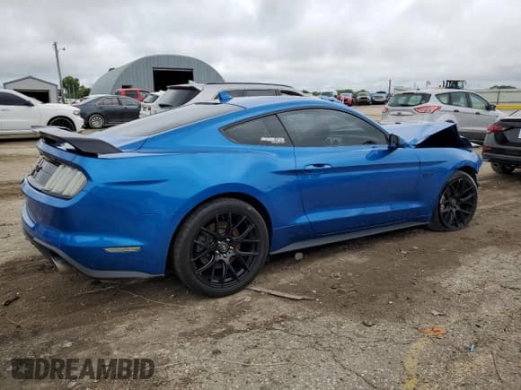 ✅ 2021 Ford Mustang GT Premium • VIN: 1FA6P8CF6M5119562 • Lot: 69694975. Wystawiony na Copart z przebiegiem 32 086 mil. Bezpłatny archiwum sprzedaży aukcyjnych z USA i szczegółowy raport historii pojazdu na DreamBid. Zdjęcie 3.