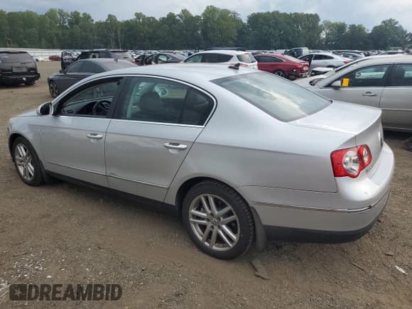 ✅ 2008 Volkswagen Passat 2.0T • VIN: WVWEK73C98P118677 • Lot: 67218435. Listed on Copart with 191,251 mi. Free auction sales archive from the USA and detailed vehicle history report at DreamBid. Image 2.