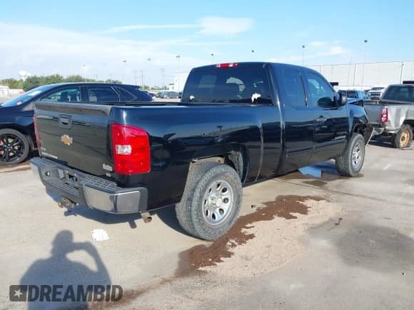 ✅ 2012 Chevrolet Silverado 1500 LS • VIN: 1GCRCREA7CZ302048 • Lot: 43437230. Wystawiony na IAAI z przebiegiem 206 561 mil. Bezpłatny archiwum sprzedaży aukcyjnych z USA i szczegółowy raport historii pojazdu na DreamBid. Zdjęcie 4.