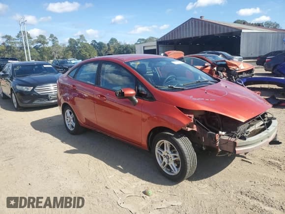 ✅ 2019 Ford Fiesta SE • VIN: 3FADP4BJ1KM111544 • Lot: 91289365. Wystawiony na Copart z przebiegiem 102 146 mil. Bezpłatny archiwum sprzedaży aukcyjnych z USA i szczegółowy raport historii pojazdu na DreamBid. Zdjęcie 4.