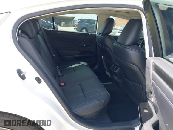 ✅ 2024 Lexus ES 300h Luxury • VIN: 58AEA1C17RU050563 • Lot: 42481783. Listed on IAAI with 6,029 mi. Free auction sales archive from the USA and detailed vehicle history report at DreamBid. Image 8.