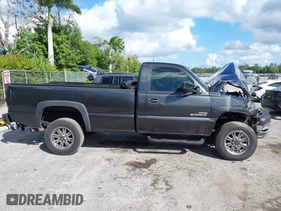 2005 Chevrolet Silverado 2500HD z VIN 1GCHC24295E245665, wystawiony jako IAAI lot #43454479 z przebiegiem 310 295 mil mil oraz . Historia ofert i sprzedaży dostępna na DreamBid. Obrazek 13.