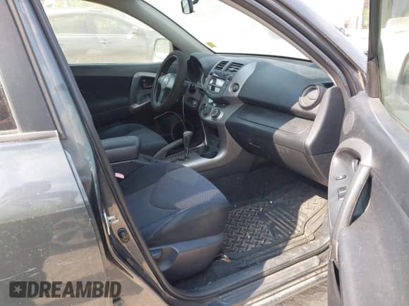 ✅ 2006 Toyota RAV4 Sport • VIN: JTMBK32V465002102 • Lot: 42379348. Wystawiony na IAAI z przebiegiem 248 278 mil. Bezpłatny archiwum sprzedaży aukcyjnych z USA i szczegółowy raport historii pojazdu na DreamBid. Zdjęcie 5.