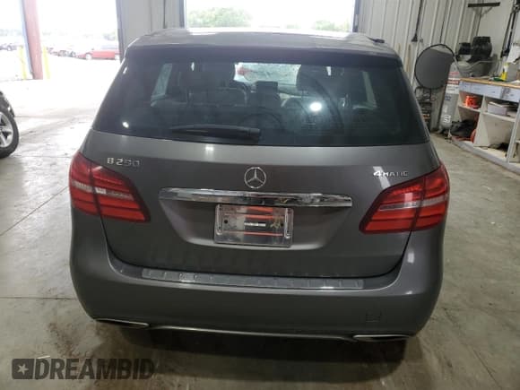 ✅ 2018 Mercedes-Benz B • VIN: WDDMH4GB4JJ470588 • Lot: 67057444. Wystawiony na Copart z przebiegiem Nie podano. Bezpłatny archiwum sprzedaży aukcyjnych z USA i szczegółowy raport historii pojazdu na DreamBid. Zdjęcie 6.