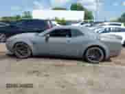 2019 Dodge Challenger SRT Hellcat Redeye Widebody z VIN 2C3CDZL92KH507341, wystawiony jako IAAI lot #42578550 z przebiegiem 54 070 mil mil oraz . Historia ofert i sprzedaży dostępna na DreamBid. Obrazek 14.