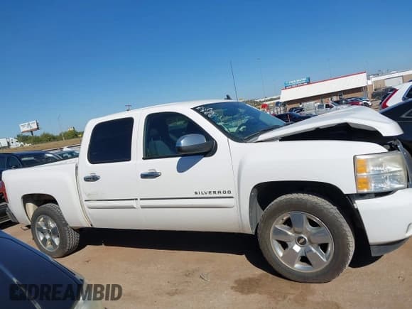 ✅ 2011 Chevrolet Silverado 1500 LT • VIN: 3GCPCSE02BG101100 • Lot: 43404906. Listed on IAAI with 112,018 mi. Free auction sales archive from the USA and detailed vehicle history report at DreamBid. Image 13.