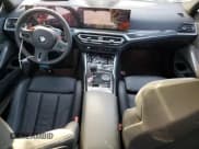 ✅ 2023 BMW M3 Competition • VIN: WBS33AY01PFN67560 • Lot: 47995125. Wystawiony na Copart z przebiegiem 22 399 mil. Bezpłatny archiwum sprzedaży aukcyjnych z USA i szczegółowy raport historii pojazdu na DreamBid. Zdjęcie 9.