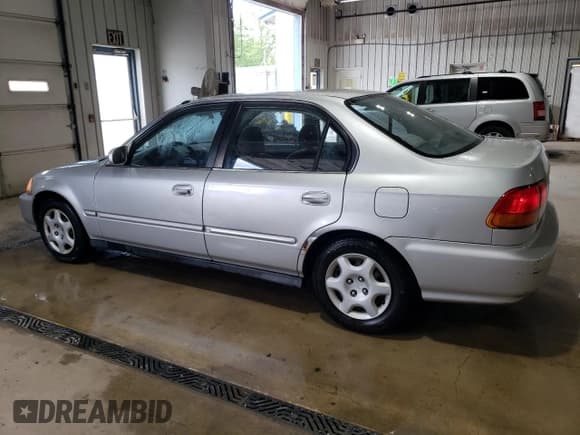 ✅ 1998 Honda Civic EX • VIN: 2HGEJ8549WH557461 • Lot: 58360805. Listed on Copart with 202,708 mi. Free auction sales archive from the USA and detailed vehicle history report at DreamBid. Image 2.
