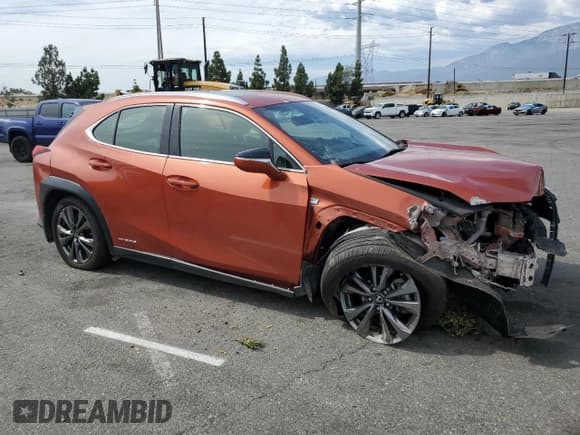 ✅ 2019 Lexus UX 250h • VIN: JTHU9JBH3K2000533 • Лот: 81268825. Опубликован ранее на Copart с пробегом 70 356 миль. Бесплатный доступ к архиву аукционных продаж из США и подробный отчёт об истории автомобиля на DreamBid. Изображение 4.