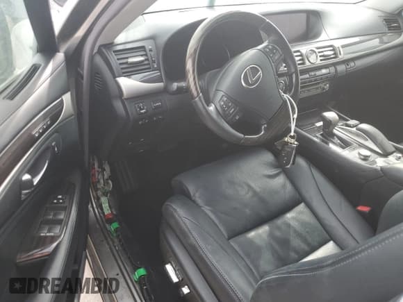 ✅ 2017 Lexus LS 460 • VIN: JTHCL5EF0H5028960 • Лот: 73688914. Опубликован ранее на Copart с пробегом 61 388 миль. Бесплатный доступ к архиву аукционных продаж из США и подробный отчёт об истории автомобиля на DreamBid. Изображение 8.