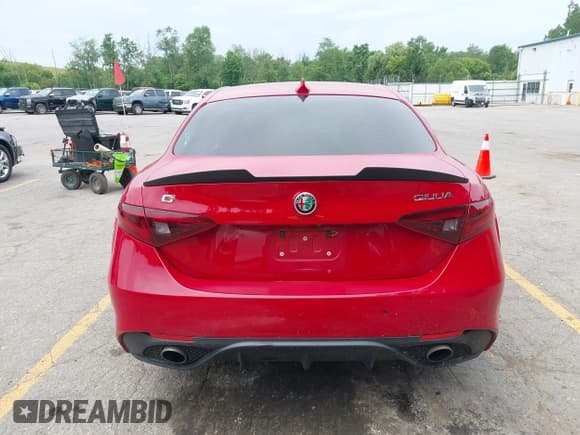 ✅ 2018 Alfa Romeo Giulia Ti Sport • VIN: ZARFAEEN1J7567230 • Lot: 42557668. Listed on IAAI with 54,363 mi. Free auction sales archive from the USA and detailed vehicle history report at DreamBid. Image 16.