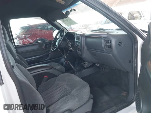 ✅ 2002 Chevrolet S-10 LS • VIN: 1GCCS14W128161389 • Лот: 42141070. Опубликован ранее на IAAI с пробегом 103 759 миль. Бесплатный доступ к архиву аукционных продаж из США и подробный отчёт об истории автомобиля на DreamBid. Изображение 5.