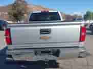 2019 Chevrolet Silverado 1500 LT z VIN 2GCRCPEC7K1131797, wystawiony jako IAAI lot #43279071 z przebiegiem 69 950 mil mil oraz . Historia ofert i sprzedaży dostępna na DreamBid. Obrazek 16.