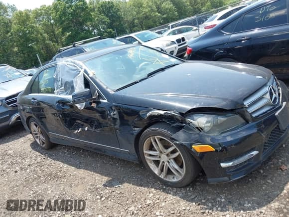 ✅ 2012 Mercedes-Benz C 300 Sport • VIN: WDDGF8BBXCA600961 • Lot: 42666917. Listed on IAAI with Not provided. Free auction sales archive from the USA and detailed vehicle history report at DreamBid. Image 12.