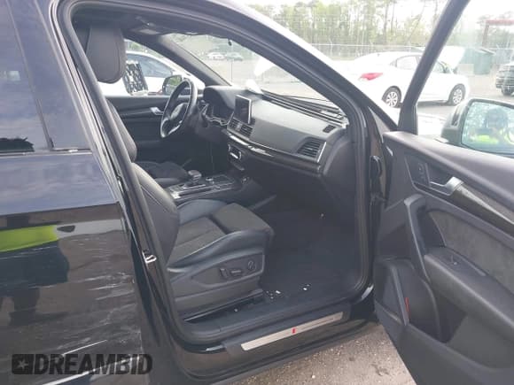 ✅ 2018 Audi SQ5 Premium Plus • VIN: WA1A4AFY2J2123214 • Lot: 42453946. Listed on IAAI with 84,848 mi. Free auction sales archive from the USA and detailed vehicle history report at DreamBid. Image 5.