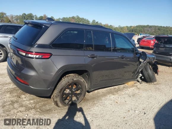 ✅ 2024 Jeep Grand Cherokee Altitude • VIN: 1C4RJHAGXRC124674 • Лот: 90808045. Опубликован ранее на Copart с пробегом 43 176 миль. Бесплатный доступ к архиву аукционных продаж из США и подробный отчёт об истории автомобиля на DreamBid. Изображение 3.