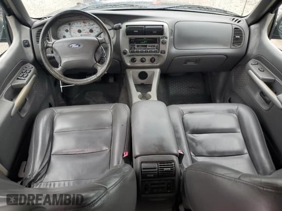 ✅ 2001 Ford Explorer Sport Trac • VIN: 1FMZU67E31UB67894 • Lot: 57648045. Wystawiony na Copart z przebiegiem 231 006 mil. Bezpłatny archiwum sprzedaży aukcyjnych z USA i szczegółowy raport historii pojazdu na DreamBid. Zdjęcie 8.