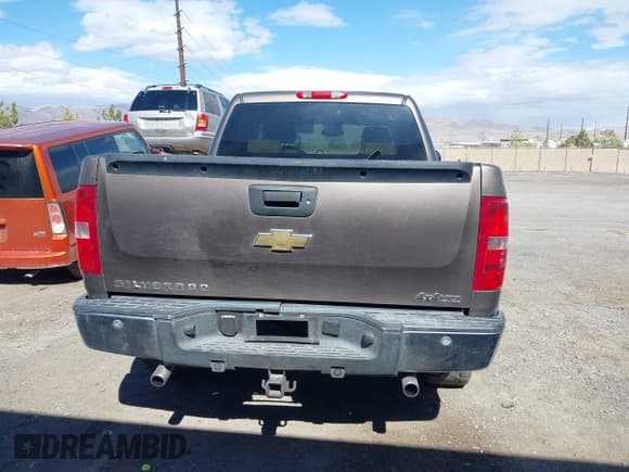 ✅ 2008 Chevrolet Silverado 1500 LTZ • VIN: 2GCFK13Y181132227 • Lot: 41785368. Listed on IAAI with 313,033 mi. Free auction sales archive from the USA and detailed vehicle history report at DreamBid. Image 17.