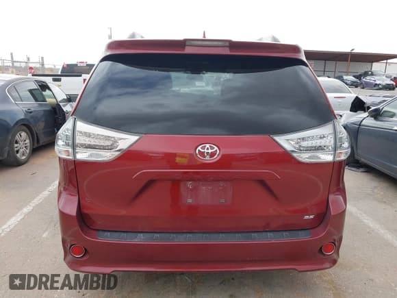 ✅ 2018 Toyota Sienna SE • VIN: 5TDXZ3DC4JS961452 • Lot: 41850340. Listed on IAAI with 111,229 mi. Free auction sales archive from the USA and detailed vehicle history report at DreamBid. Image 16.