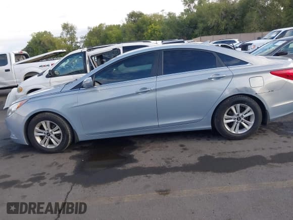 ✅ 2011 Hyundai Sonata GLS • VIN: 5NPEB4AC9BH112835 • Lot: 43268601. Listed on IAAI with 166,334 mi. Free auction sales archive from the USA and detailed vehicle history report at DreamBid. Image 15.