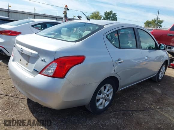✅ 2012 Nissan Versa SV • VIN: 3N1CN7AP6CL800007 • Lot: 43489503. Wystawiony na IAAI z przebiegiem 43 470 mil. Bezpłatny archiwum sprzedaży aukcyjnych z USA i szczegółowy raport historii pojazdu na DreamBid. Zdjęcie 4.