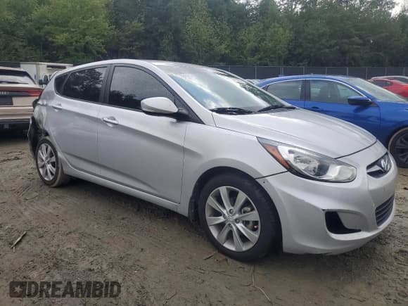 ✅ 2013 Hyundai Accent SE • VIN: KMHCU5AE7DU091478 • Лот: 73918854. Опубликован ранее на Copart с пробегом 74 712 миль. Бесплатный доступ к архиву аукционных продаж из США и подробный отчёт об истории автомобиля на DreamBid. Изображение 4.