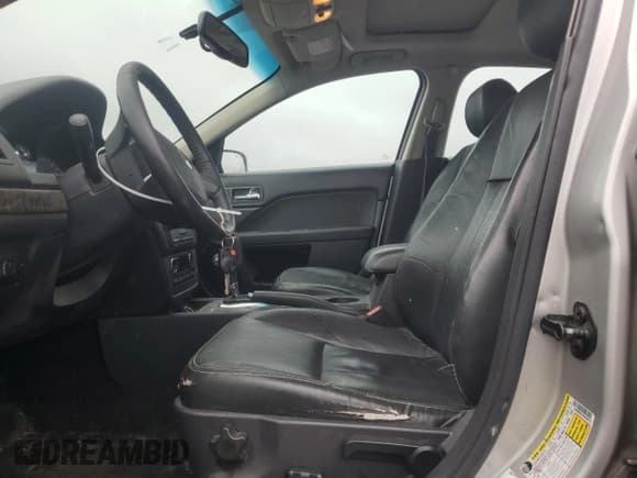 ✅ 2008 Mercury Milan Premier • VIN: 3MEHM08Z48R645514 • Lot: 86410555. Wystawiony na Copart z przebiegiem 200 849 mil. Bezpłatny archiwum sprzedaży aukcyjnych z USA i szczegółowy raport historii pojazdu na DreamBid. Zdjęcie 7.